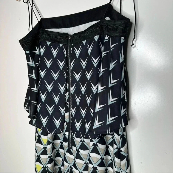 CAARA Frenta Ombré’ Geo Popover Midi Dress Size Large - Picture 9 of 10